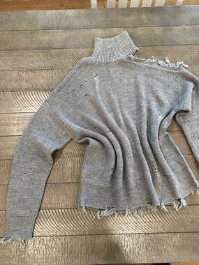 Lovers + friend Distressed Turtleneck Sweater - Gray Size M